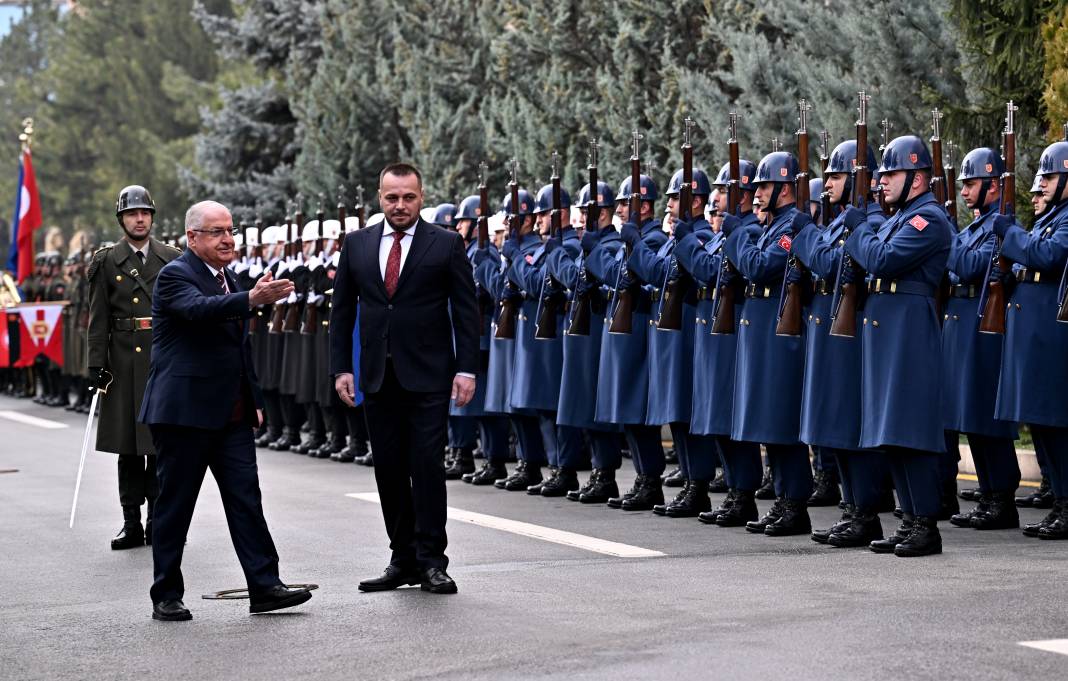 Bakan Güler, Kosovalı mevkidaşı ile bir araya geldi 11